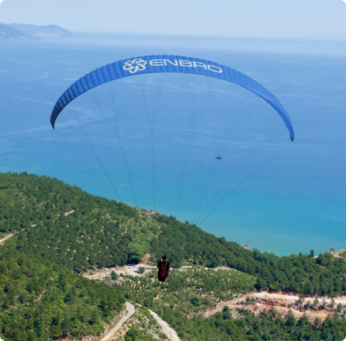 Net als een parapente zweef je met Enbro naar het juiste energiecontract